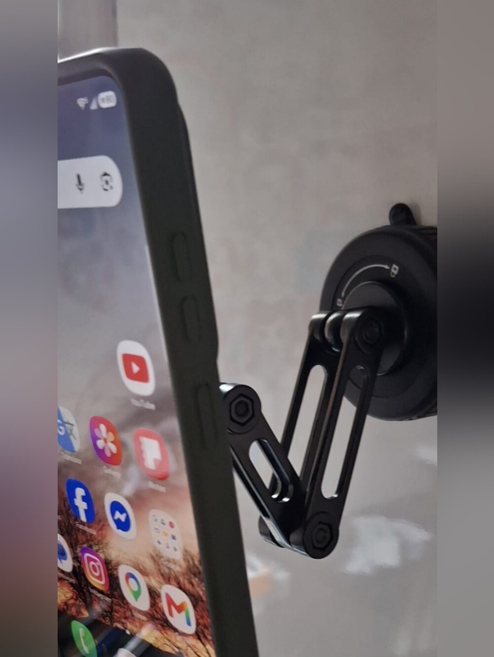 Adjustable and Rotating 360 Magnetic Suction Phone Mount - Picture 5 of 11